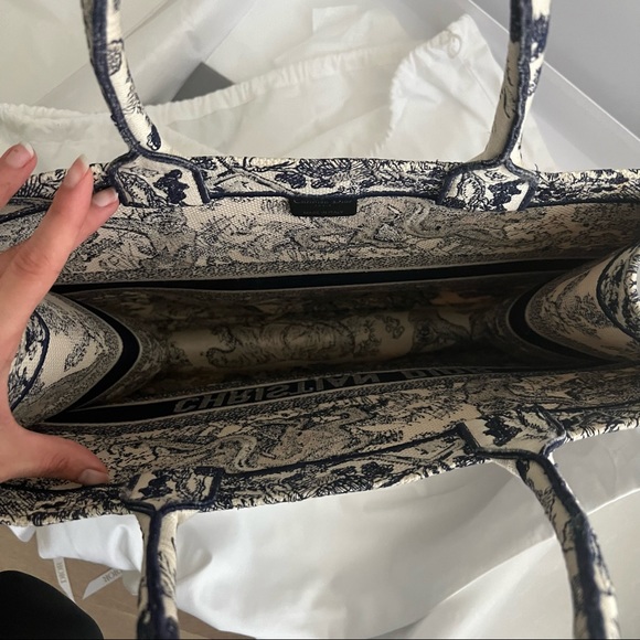 Dior Toile de Jouy Embroidery Tote - Picture 4 of 13